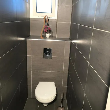 Rez De Jardin En Bord De * كانيو سور مير