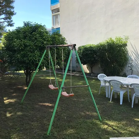 Rez De Jardin En Bord De