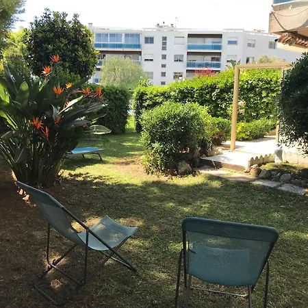 Rez De Jardin En Bord De