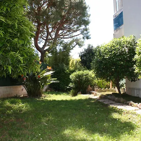 Rez De Jardin En Bord De شقة كانيو سور مير