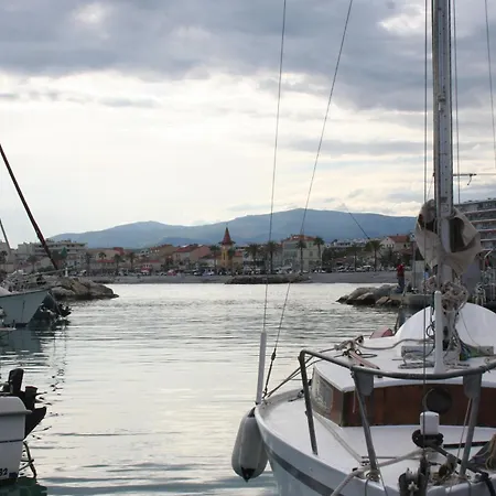 Rez De Jardin En Bord De *