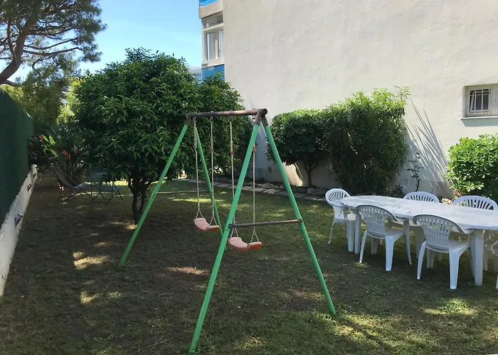 Rez De Jardin En Bord De