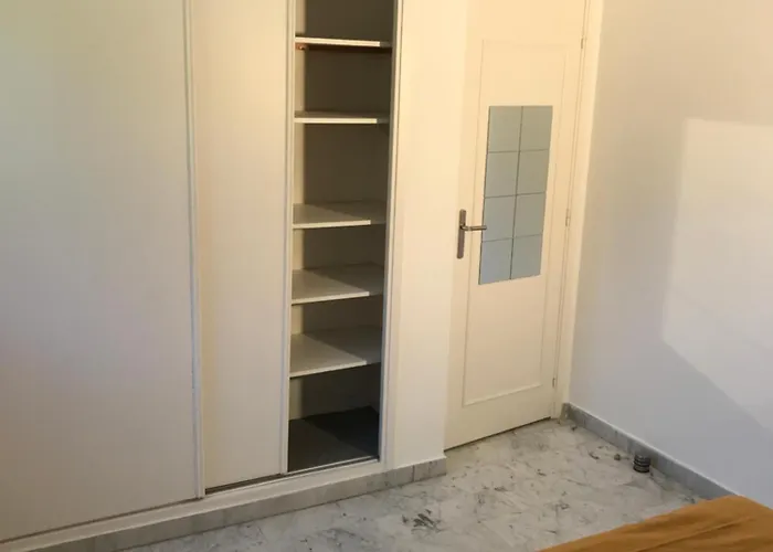 Rez De Jardin En Bord De Appartement *