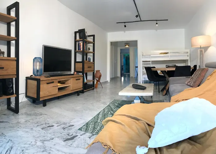 Rez De Jardin En Bord De Appartement *