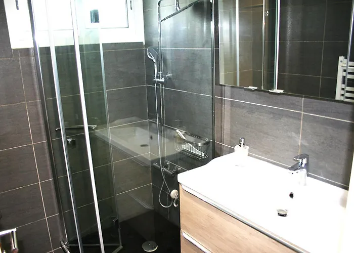 Rez De Jardin En Bord De Appartement